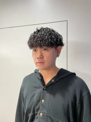 パーマ メンズ 垢抜けハイトーン☀／ 笑顔の美容師／しゅんのヘアスタイル