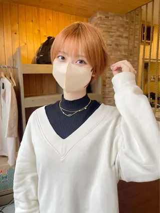 ショート 韓国レイヤー外国人風 透明感カラー髪質改善のヘアスタイル