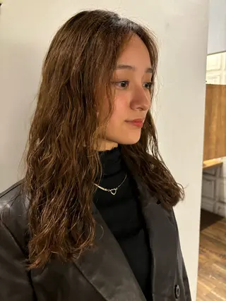 ロング ウシロダ メグミのヘアスタイル