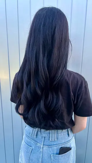 ロング MONA MARISEのヘアスタイル