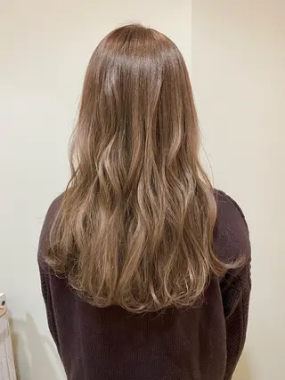 ロング カラー ANNA ／艶髪／ハイトーンのヘアスタイル