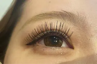 マツエク・マツパ Nina EYELASH所属・eyelist Lisa🎀のマツエク・マツパデザイン