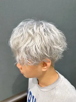 カラー メンズ arika オケシ　リョウダイのヘアスタイル