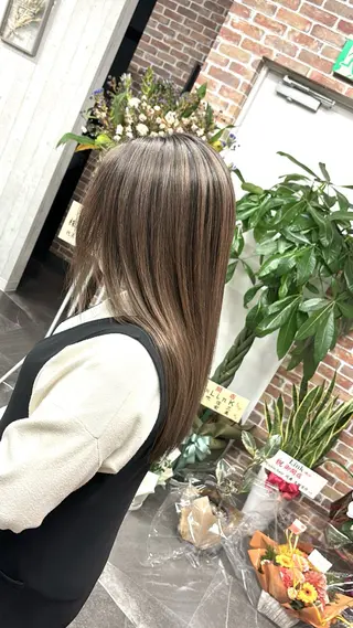 セミロング カラー ギャルの革命児 秀斗のヘアスタイル