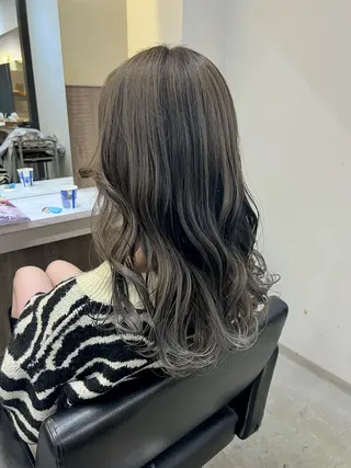 セミロング カラー 韓国ヘア🇰🇷 YUKINAのヘアスタイル