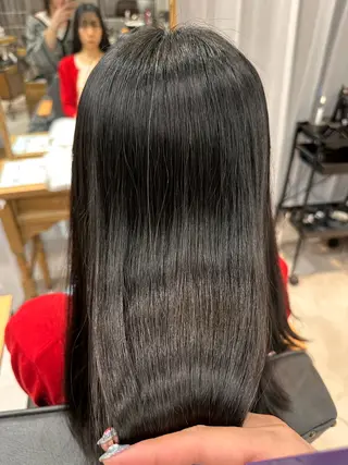 ミディアム 三澤 優音のヘアスタイル