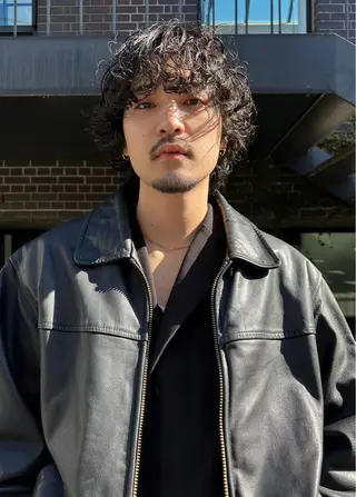 ミディアム パーマ メンズ グランジヘア 無造作ヘアHYUGAのヘアスタイル