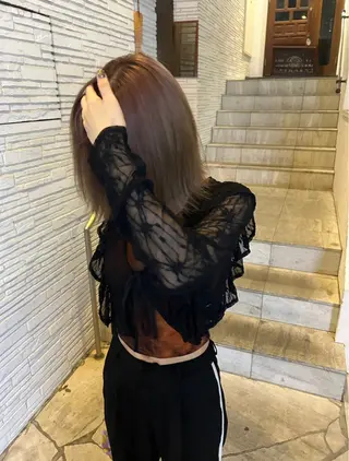 ミディアム カラー peige 西村ひなりのヘアスタイル