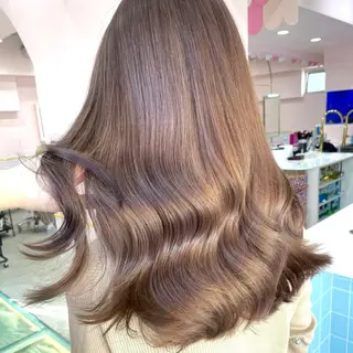 セミロング カラー GO TODAY SHAiRE SALON 原宿本店所属・河内康太/ハイトーン ダブルカラー/艶髪のヘアスタイル