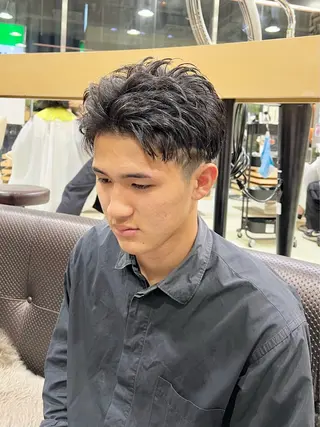 ショート パーマ メンズ ﾎｯﾄﾍﾟｯﾊﾟｰ に移行中【かな】のヘアスタイル