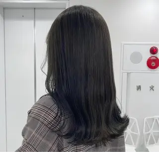 ミディアム カラー 🩵色落ち可愛い 寒色カラー🩵のヘアスタイル