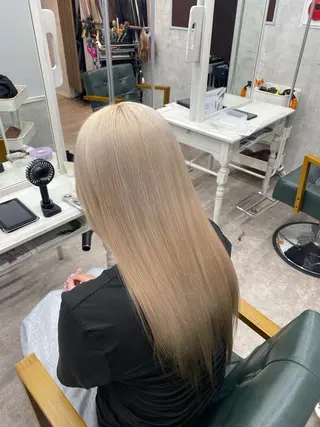 ロング limitみづき🌙 ブリーチカラーのヘアスタイル