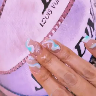 ミディアム ネイル カラー キッズ ヘアアレンジ メンズ マツエク・マツパ パーマ 424 nailsのネイルデザイン