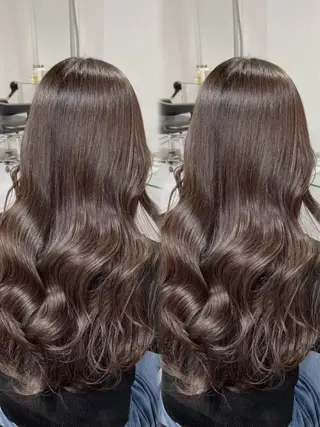 ロング 韓国ヘア/ブリーチ無 しWカラー/オリーブのヘアスタイル