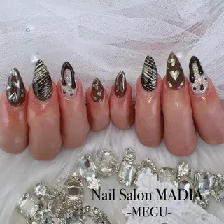 ネイル MADIA藤沢所属・MADIA MEGUのネイルデザイン