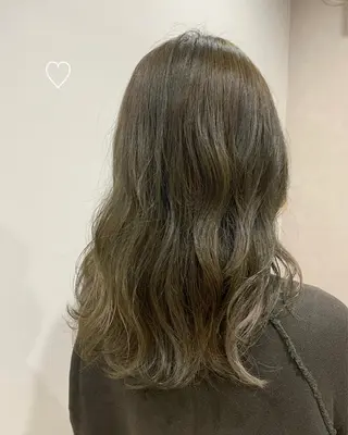 セミロング カラー うえの ももねのヘアスタイル