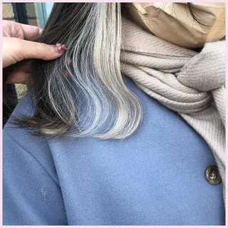 セミロング カラー パーマ ヘアアレンジ ネイル 八巻 晴香のヘアスタイル