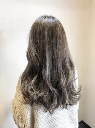 ロング カラー 新井 友菜のヘアスタイル