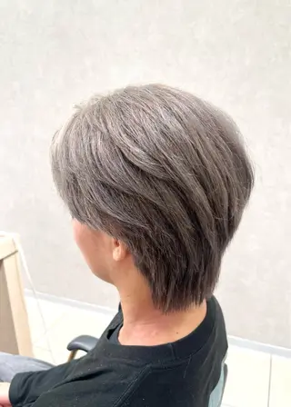 カラー メンズ 巖本 真希のヘアスタイル