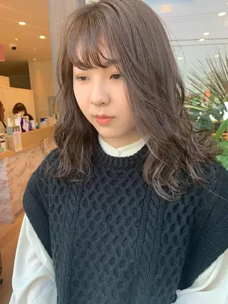 セミロング カラー 吉原 由菜のヘアスタイル