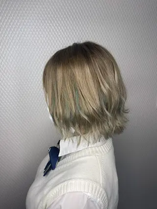 ミディアム カラー ヘアアレンジ 🧶ブリーチカラー TERU🧶のヘアスタイル