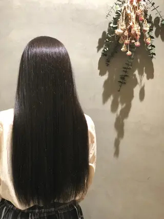 ロング 梅田ハイトーン チダ ヒナノのヘアスタイル