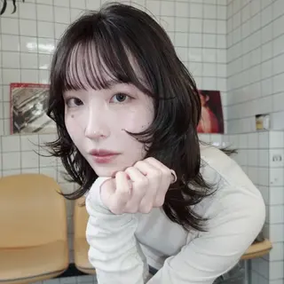 セミロング カラー レイヤーカット ダブルカラーのヘアスタイル