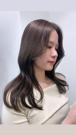 セミロング Rina🪄 韓国風レイヤーcutのヘアスタイル