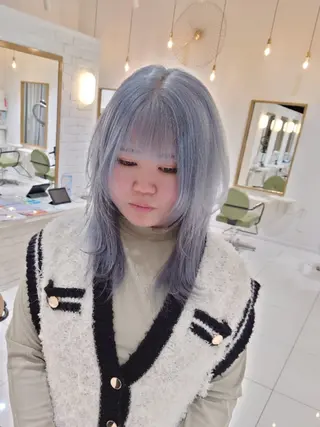 セミロング 新潟ハイトーンカラー NO.1✨ 小川 巧のヘアスタイル