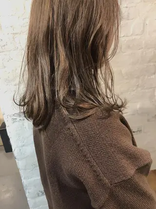 ミディアム カラー 泊 紗羅のヘアスタイル