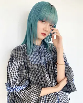 セミロング 最強デザインカラー/ ブリーチ/アヤミ🌟のヘアスタイル