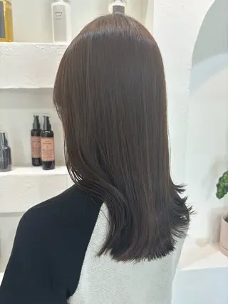 セミロング 顔周りのデザイン特化 井手麻梨栄のヘアスタイル