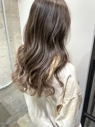 セミロング カラー ハイライトが 得意なニキです😊のヘアスタイル