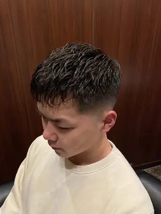 ショート ヒロ銀座プレミアムバーバー新宿店所属・髙司 哲伸のヘアスタイル