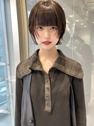 ショート カラー ウルフカット／吉村 桃子のヘアスタイル