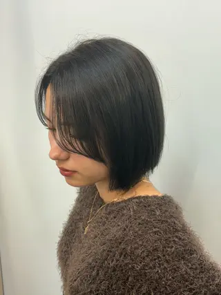 ショート カラー 渡 汐音のヘアスタイル