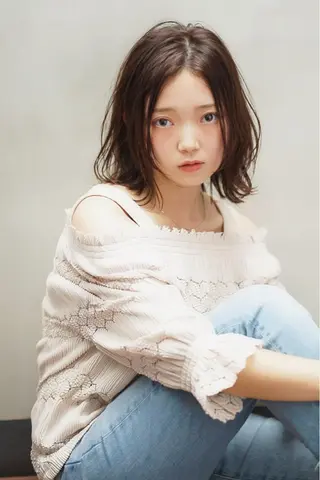 ミディアム 萩原 仁のヘアスタイル