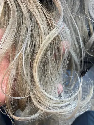 カラー 中山 丈也のヘアスタイル