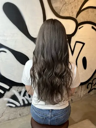 ロング カラー Kearny 小林 裕花のヘアスタイル