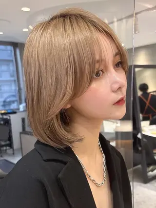 ミディアム カラー 💛美髪ハイトーン LEON🩶のヘアスタイル