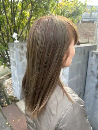 セミロング カラー 安達 望のヘアスタイル