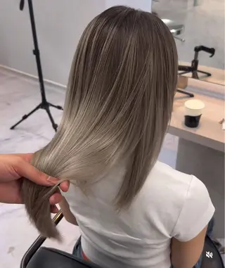 カラー VIVIE Shionのヘアスタイル