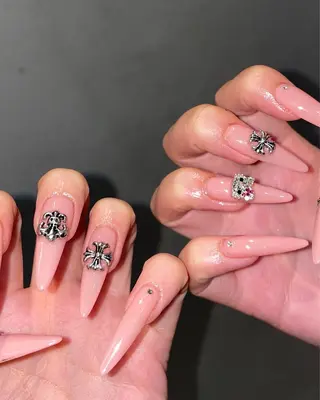 ネイル GO TODAY シェアサロン 渋谷Amiu店所属・渋谷ネイル🎀 y2k/海外ネイルのネイルデザイン