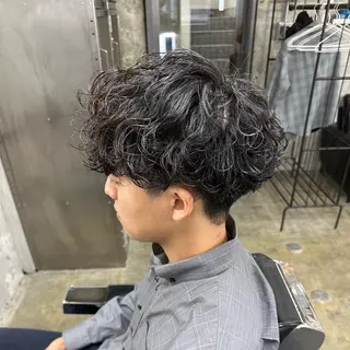 メンズ メンズパーマ特化サロンLond LOGAN所属・SEIYA メンズパーマ職人のヘアスタイル