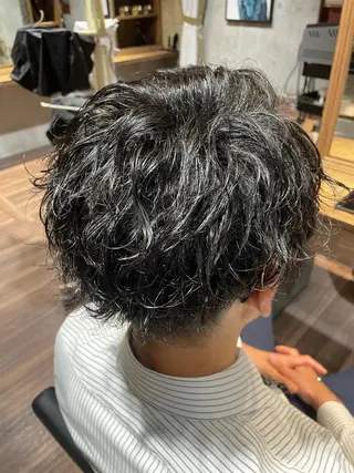 ショート パーマ メンズ 村上 翔平のヘアスタイル