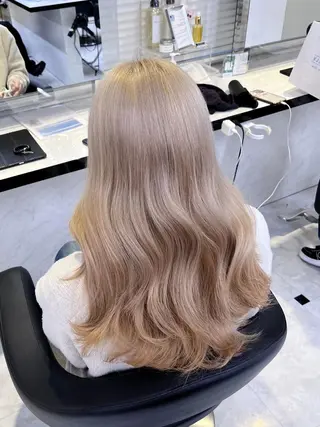 ロング カラー 艶感ミルクティー🤍 色落ち綺麗🤍ともやのヘアスタイル