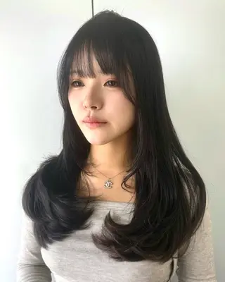 ロング 篠崎 佑季のヘアスタイル