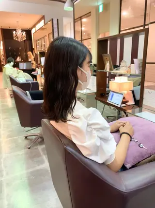 セミロング カラー パーマ 関西初の波巻きパーマ コテ巻き風パーマのヘアスタイル