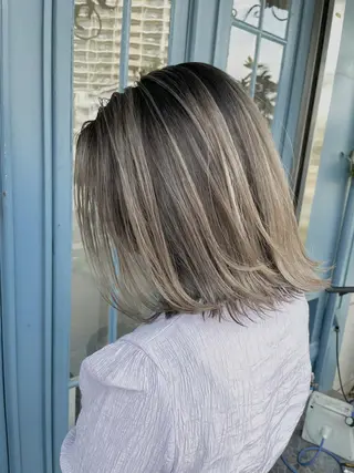 ミディアム ブリーチ毛矯正.髪質 改善.髪にドラマをのヘアスタイル