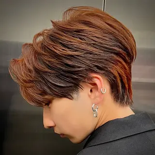 メンズ ウルフとデザイン カラーの神のヘアスタイル